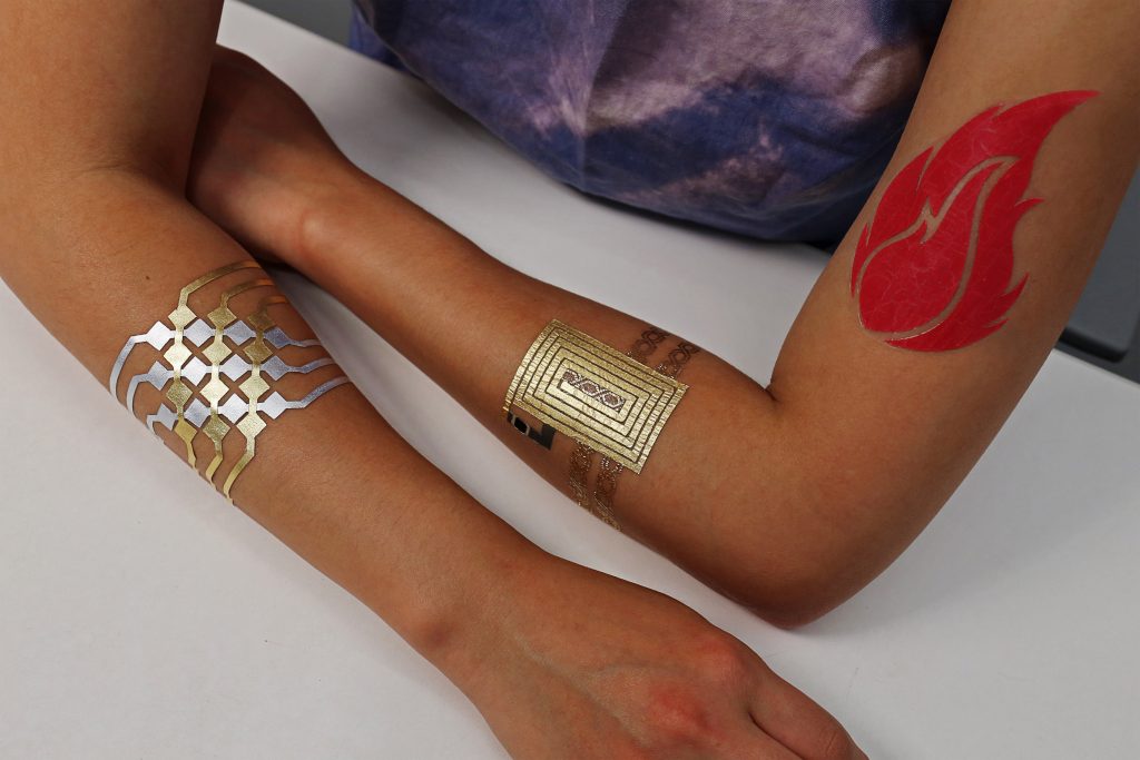 Luxuryretail_DuoSkin-MIT-Labs-temporary-tattoo-touchscreen-device-technology