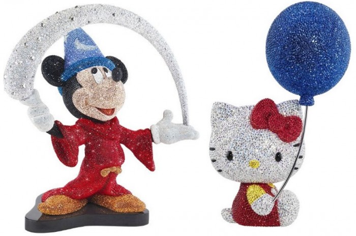 La luz propia de Mickey Mouse y Hello Kitty