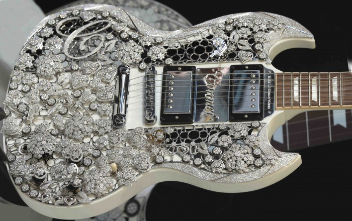 ‘Eden of Coronet’, la guitarra que bate récords