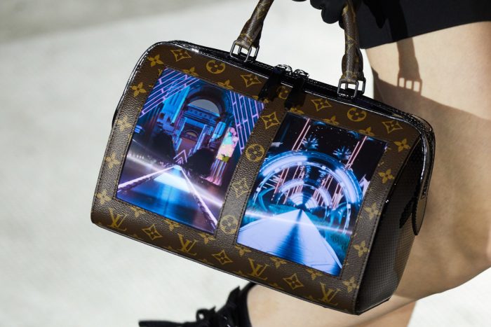 Bolsos Louis Vuitton con pantalla OLED