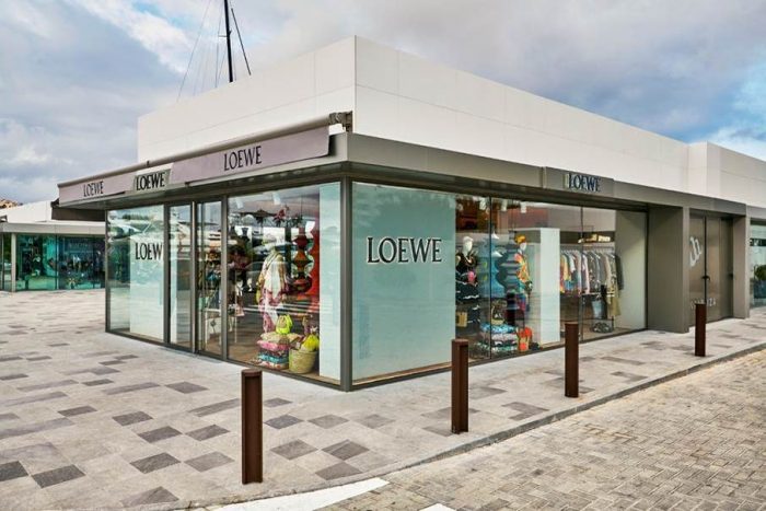 Loewe, pop-up en Ibiza y Saint Tropez