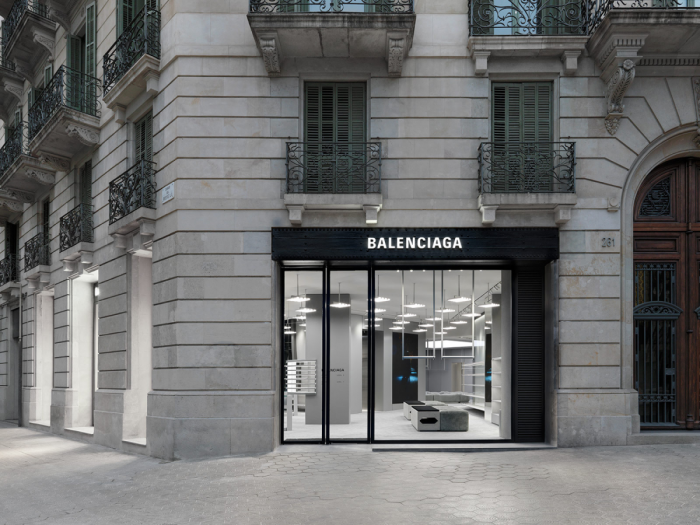 Certificado solo Silicio Apertura de la tienda Balenciaga en BarcelonaLuxury Retail