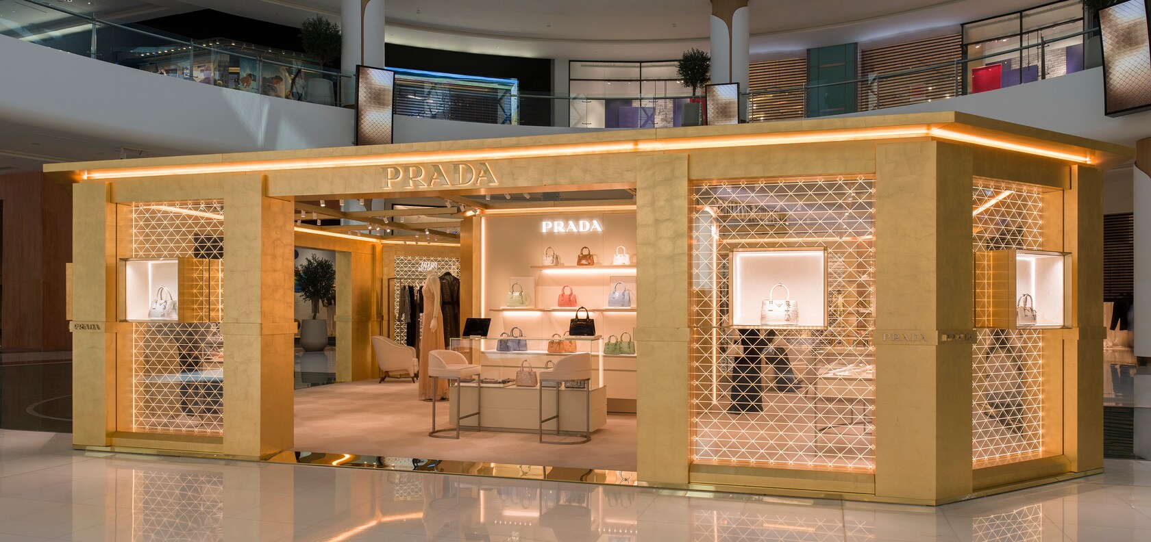 “Prada Shine” Pop-up en Dubai en el Dubai MallLuxury Retail
