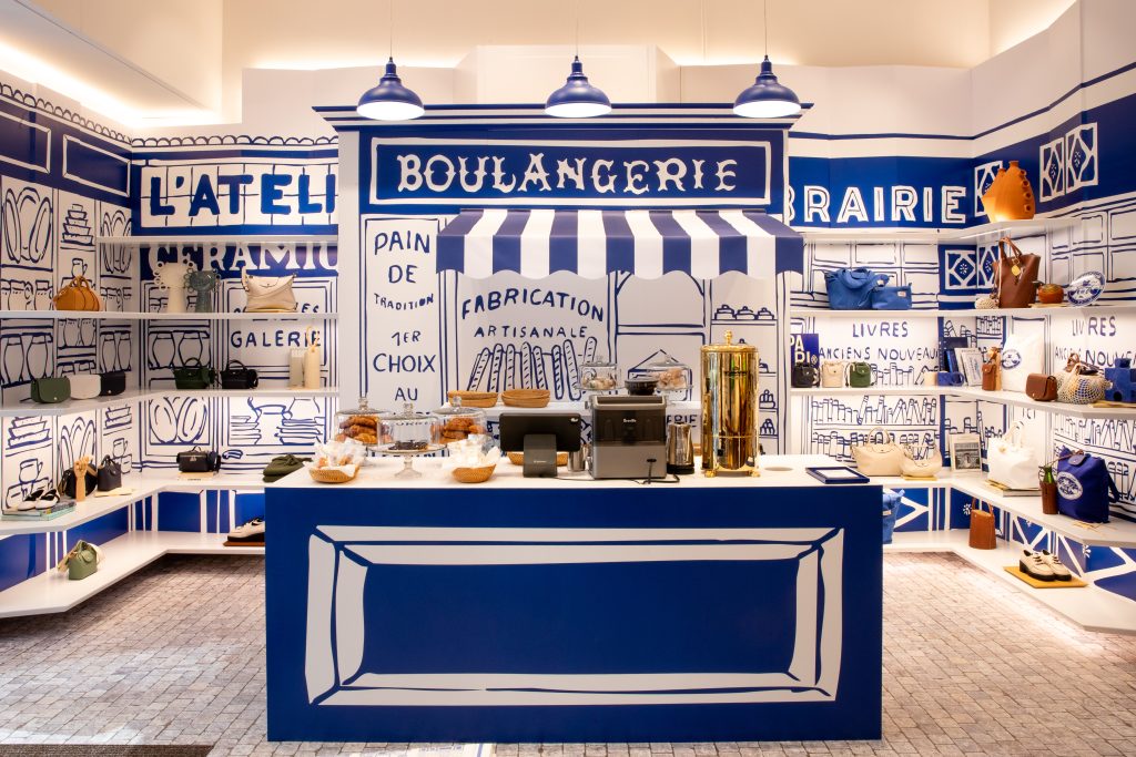 Interior de La Boulangerie Longchamp con decoración inspirada en la primavera y detalles florales